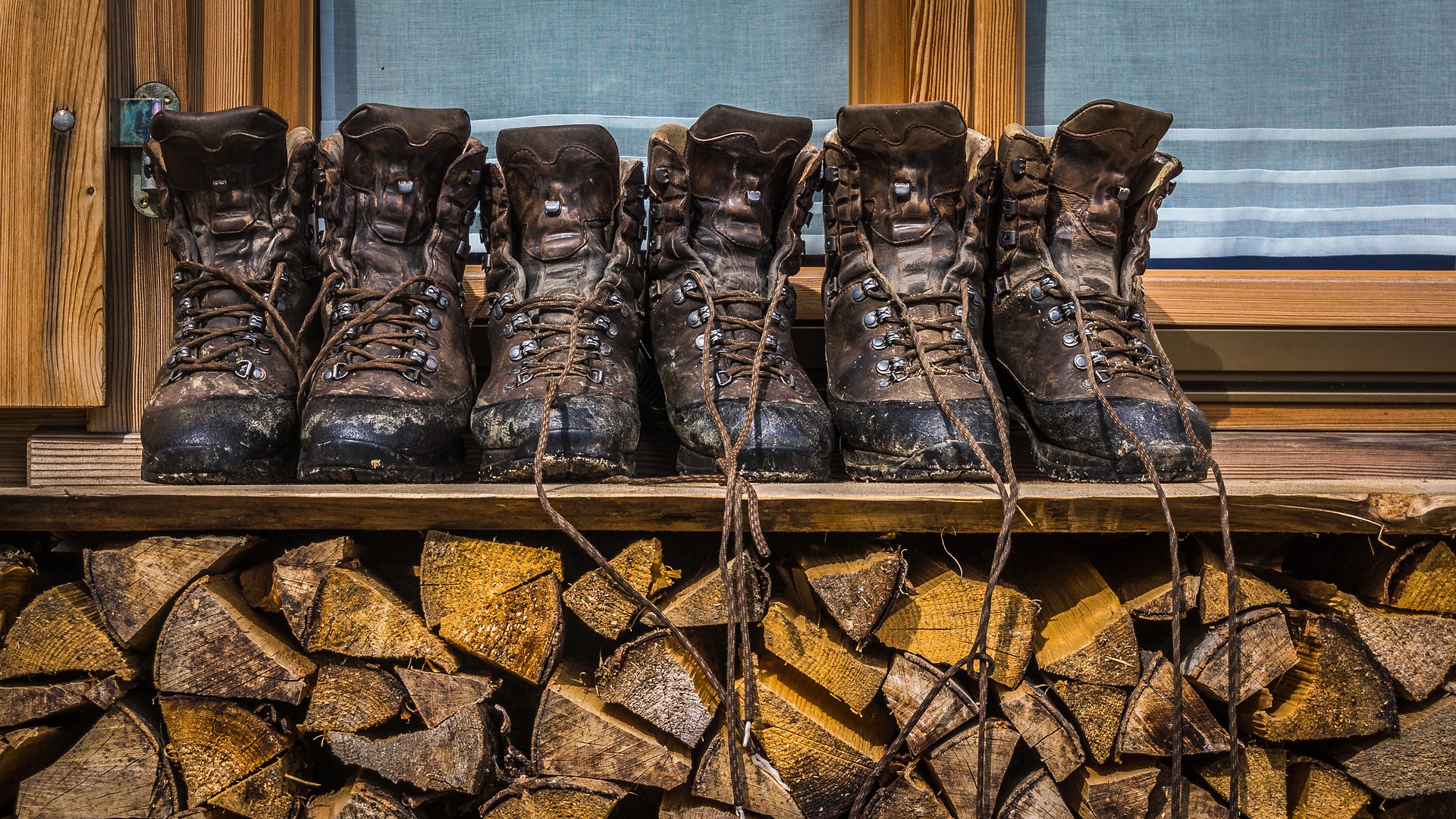 Vandrestøvler, som er mudret godt til, efter at være blevet godt brugt, fordi produktteksten hjalp med at udvælge de helt rette til formålet.